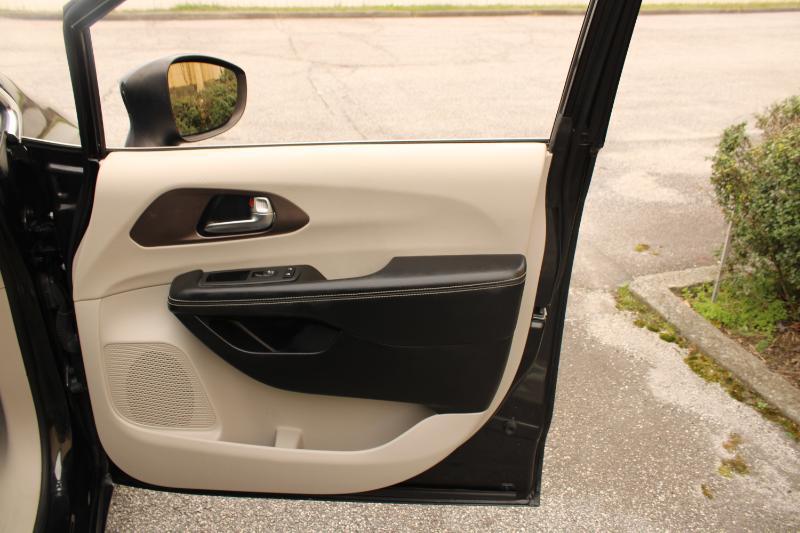 Chrysler Voyager LX FWD 2022