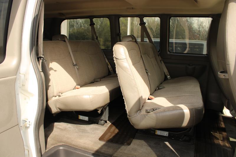 Chevrolet Express Passenger RWD 2500 135" LS 2013