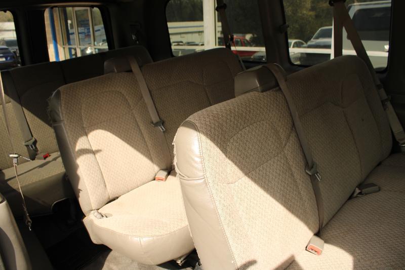Chevrolet Express Passenger RWD 2500 135" LS 2013
