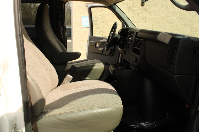 Chevrolet Express Passenger RWD 2500 135" LS 2013