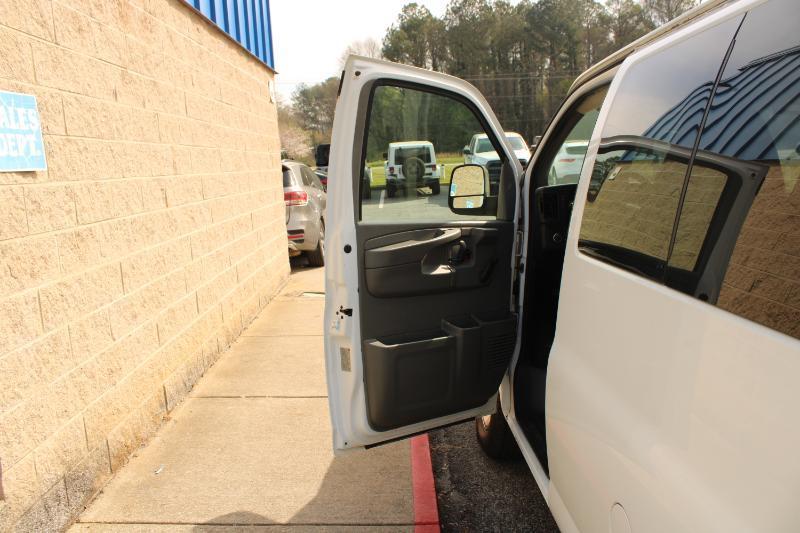 Chevrolet Express Passenger RWD 2500 135" LS 2013