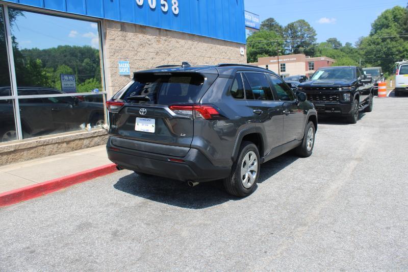 Toyota RAV4 LE FWD (Natl) 2021
