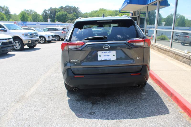 Toyota RAV4 LE FWD (Natl) 2021