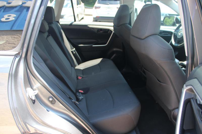 Toyota RAV4 LE FWD (Natl) 2021