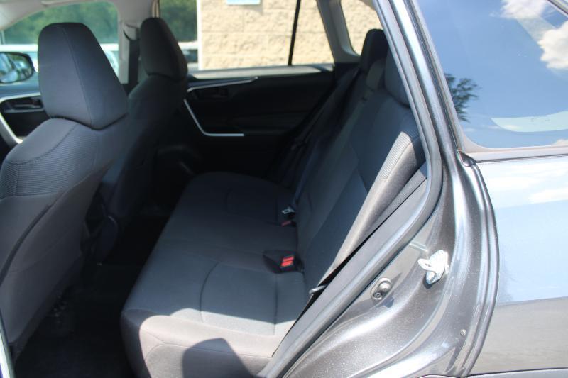 Toyota RAV4 LE FWD (Natl) 2021