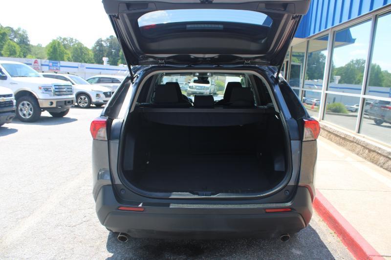 Toyota RAV4 LE FWD (Natl) 2021