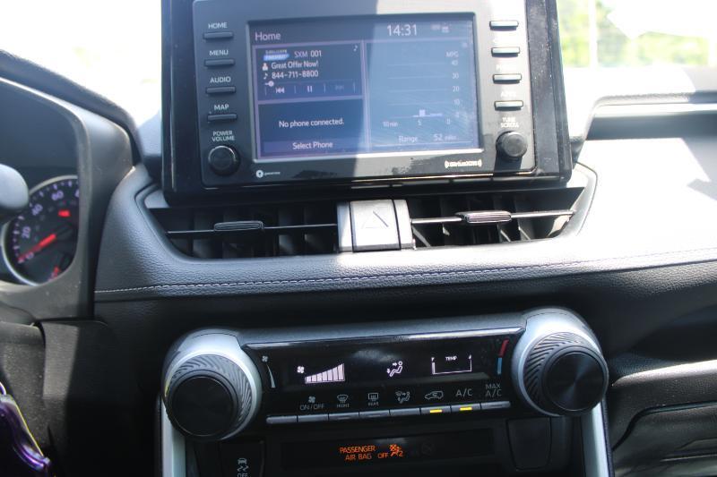 Toyota RAV4 LE FWD (Natl) 2021