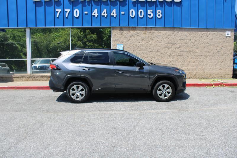 Toyota RAV4 LE FWD (Natl) 2021