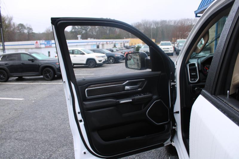 RAM 1500 Laramie 4x2 Crew Cab 5'7" Box 2020