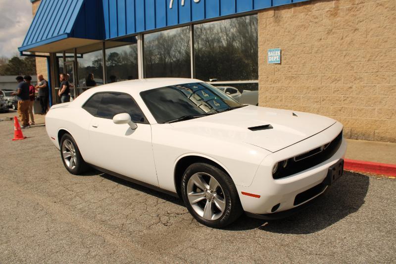 2018 Dodge Challenger SXT RWD