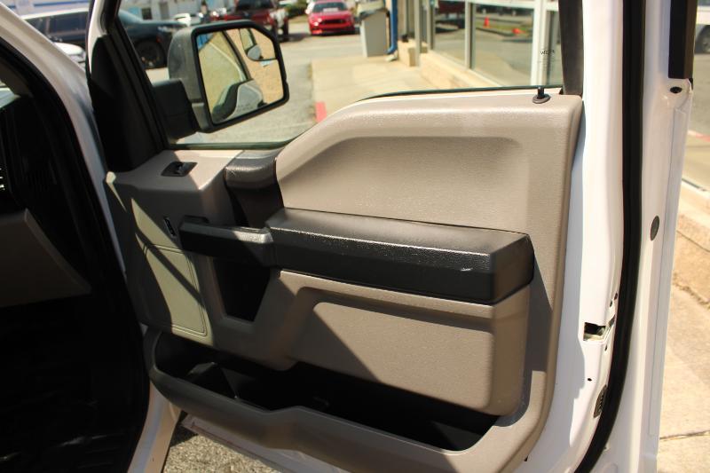 Ford F-150 4WD Reg Cab 141" XLT 2016