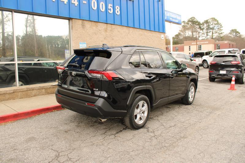 Toyota RAV4 XLE FWD (Natl) 2021