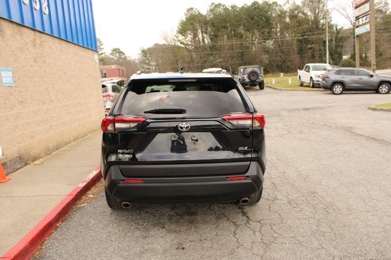 Toyota RAV4 XLE FWD (Natl) 2021