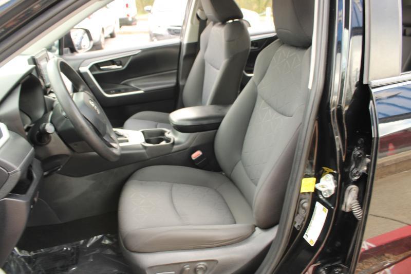 Toyota RAV4 XLE FWD (Natl) 2021