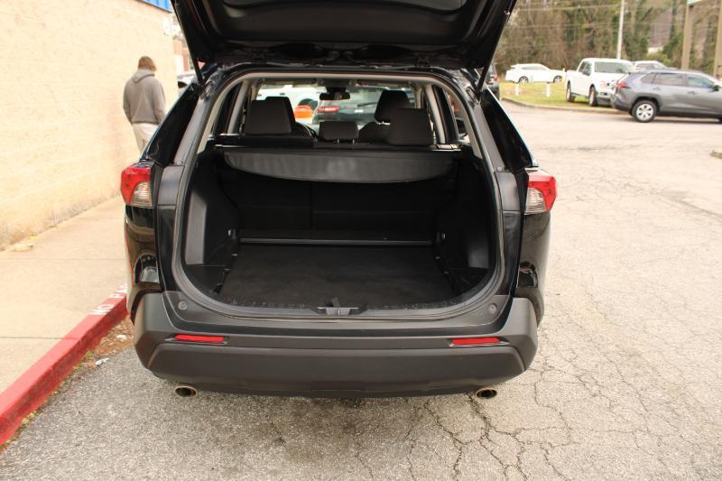 Toyota RAV4 XLE FWD (Natl) 2021