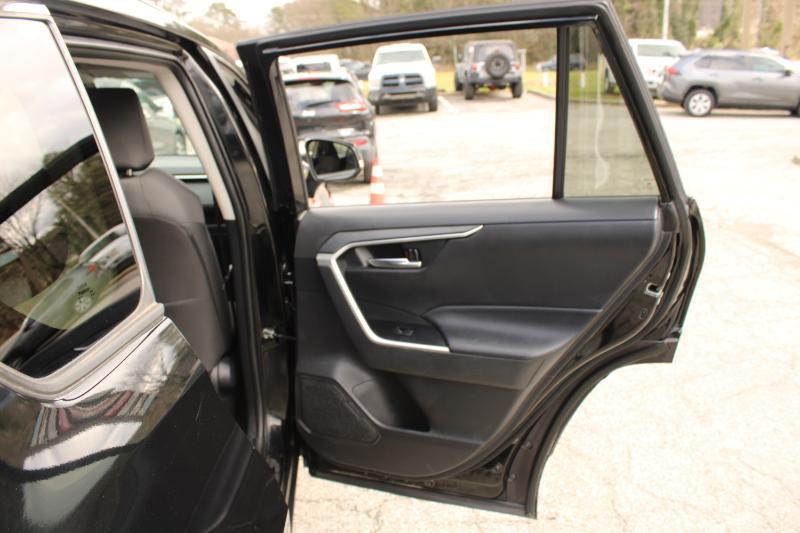 Toyota RAV4 XLE FWD (Natl) 2021