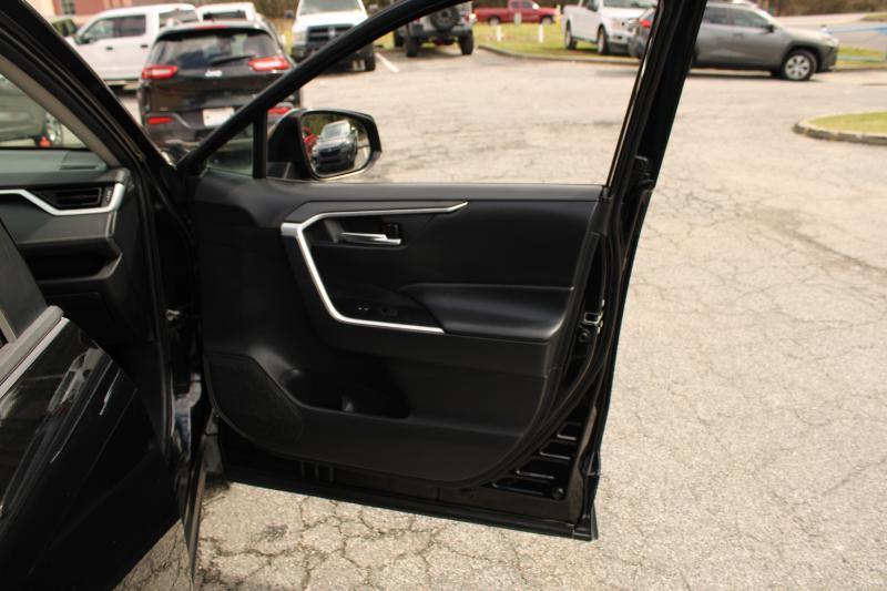 Toyota RAV4 XLE FWD (Natl) 2021