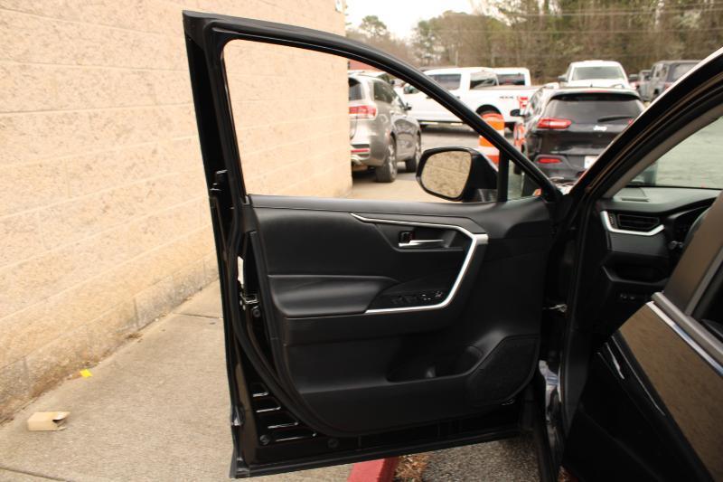 Toyota RAV4 XLE FWD (Natl) 2021