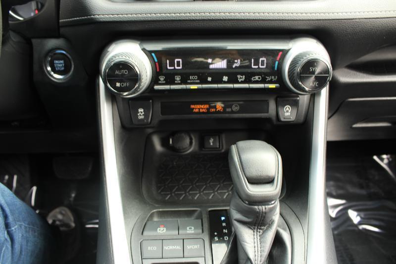 Toyota RAV4 XLE FWD (Natl) 2021