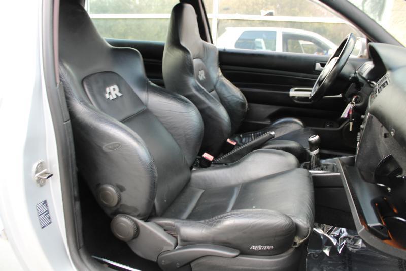 Volkswagen R32 2dr HB 6-spd Manual 2004