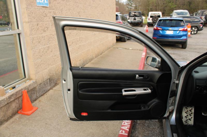 Volkswagen R32 2dr HB 6-spd Manual 2004