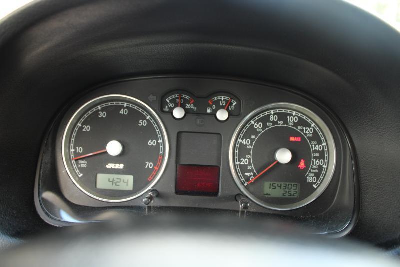 Volkswagen R32 2dr HB 6-spd Manual 2004