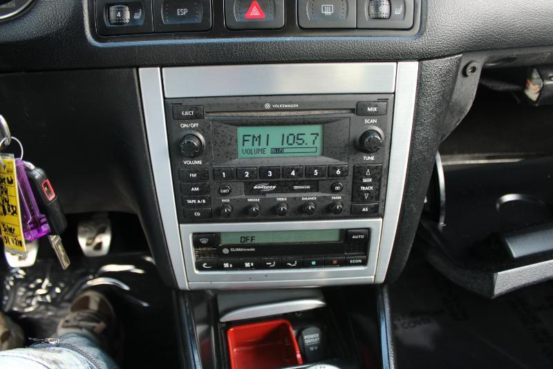 Volkswagen R32 2dr HB 6-spd Manual 2004