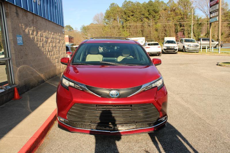 Toyota Sienna XLE FWD 8-Passenger (Natl) 2021