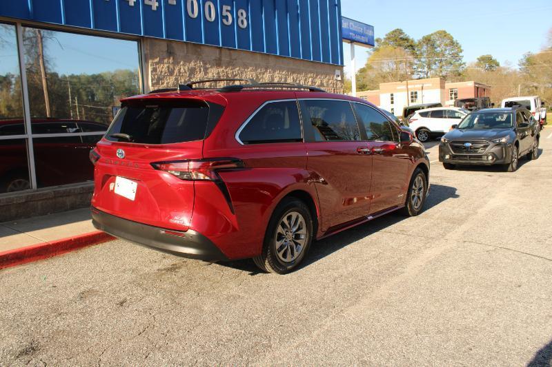 Toyota Sienna XLE FWD 8-Passenger (Natl) 2021