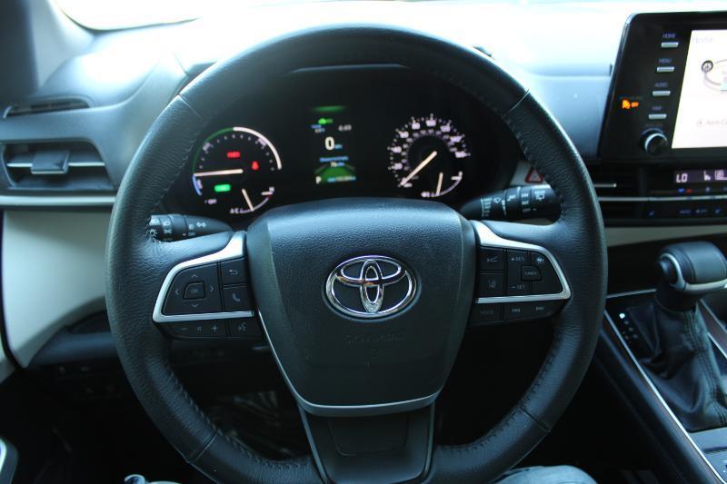 Toyota Sienna XLE FWD 8-Passenger (Natl) 2021