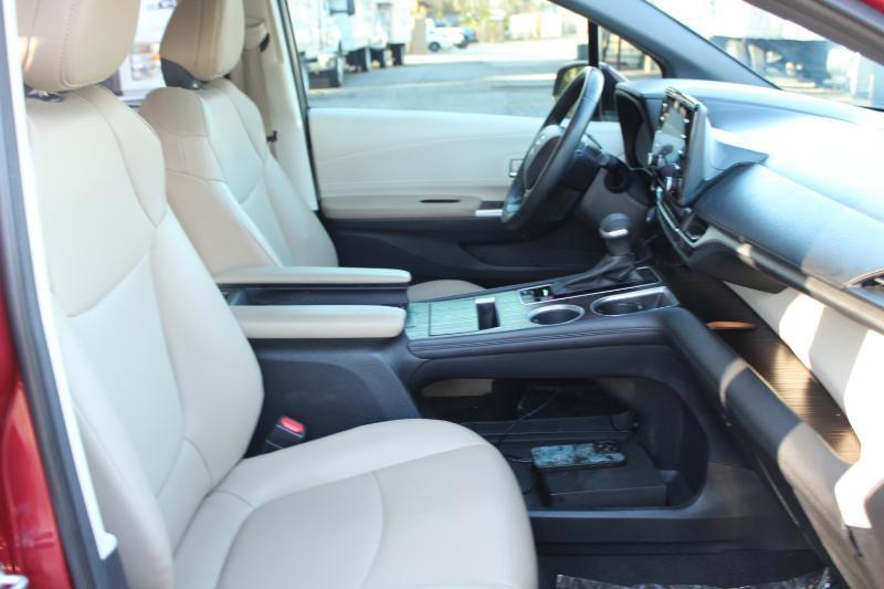 Toyota Sienna XLE FWD 8-Passenger (Natl) 2021