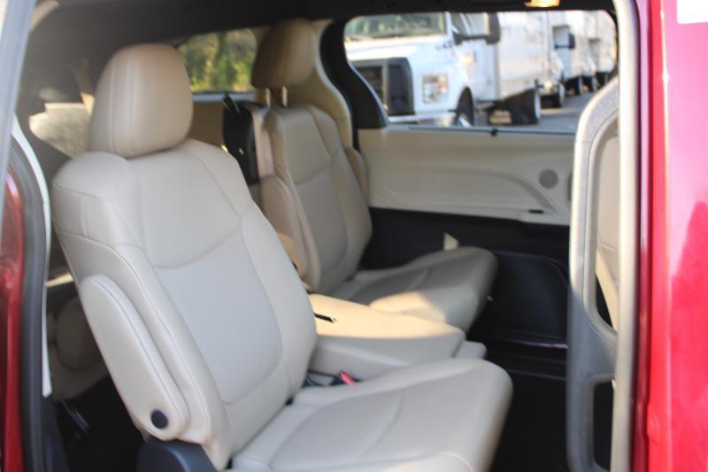 Toyota Sienna XLE FWD 8-Passenger (Natl) 2021