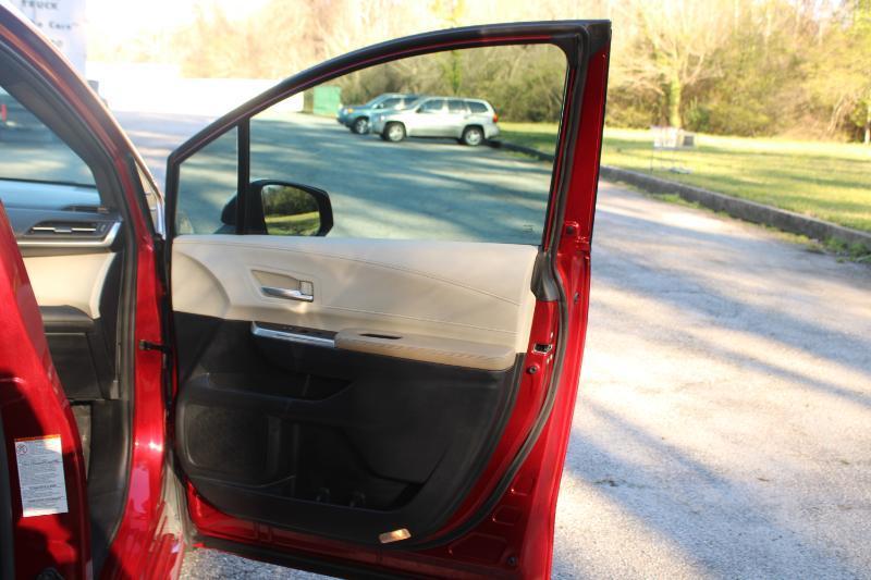 Toyota Sienna XLE FWD 8-Passenger (Natl) 2021