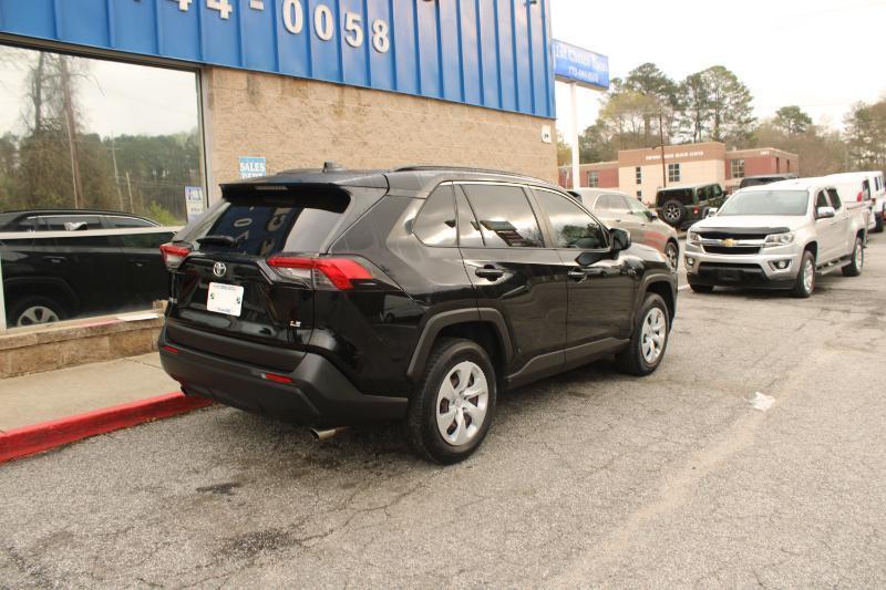 Toyota RAV4 LE FWD (Natl) 2019