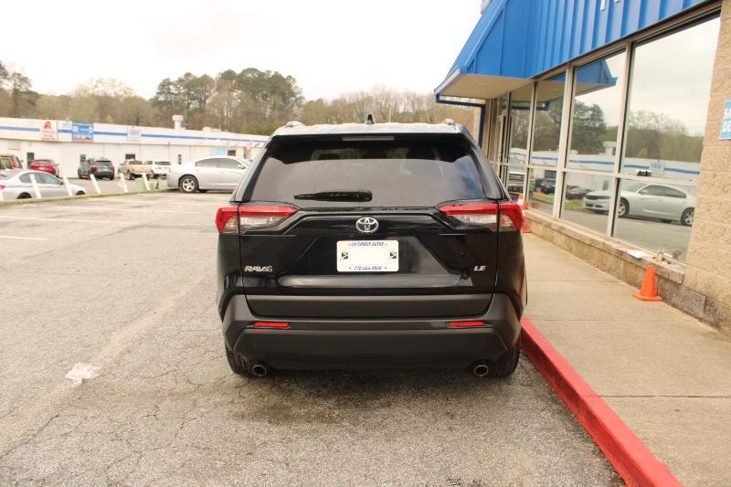 Toyota RAV4 LE FWD (Natl) 2019