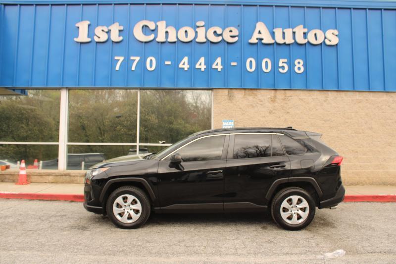 Toyota RAV4 LE FWD (Natl) 2019