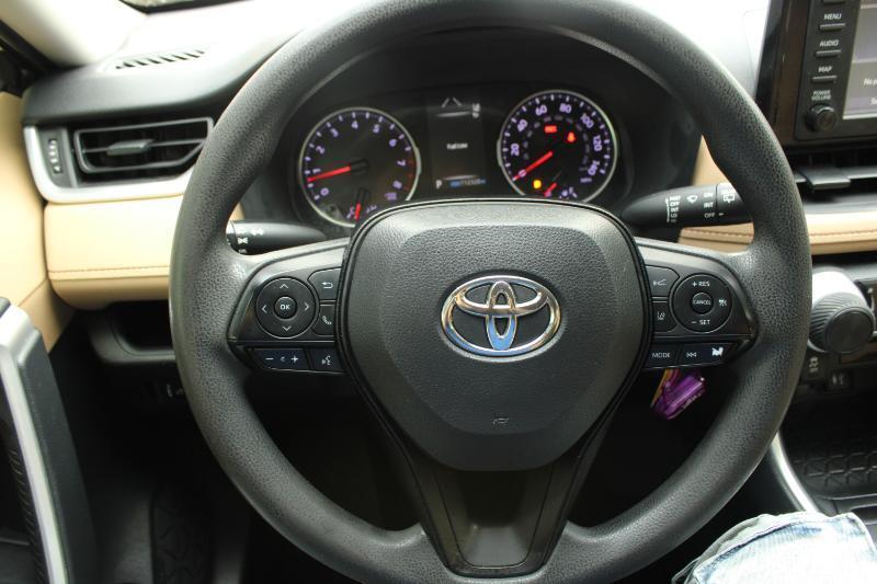 Toyota RAV4 LE FWD (Natl) 2019