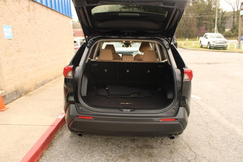 Toyota RAV4 LE FWD (Natl) 2019