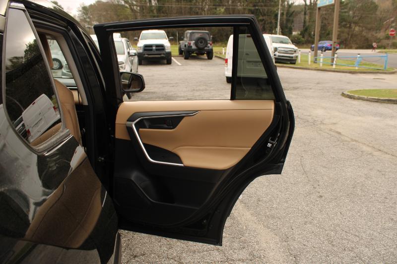 Toyota RAV4 LE FWD (Natl) 2019