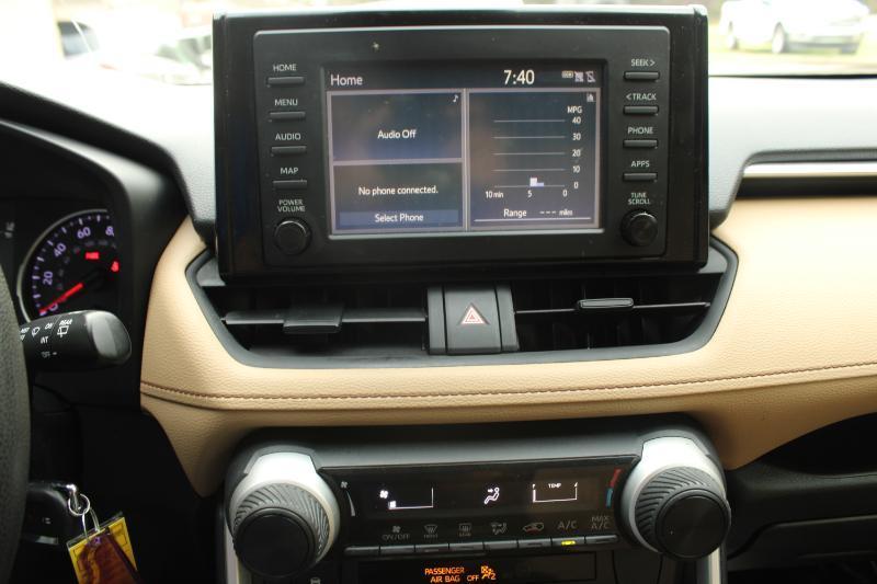 Toyota RAV4 LE FWD (Natl) 2019