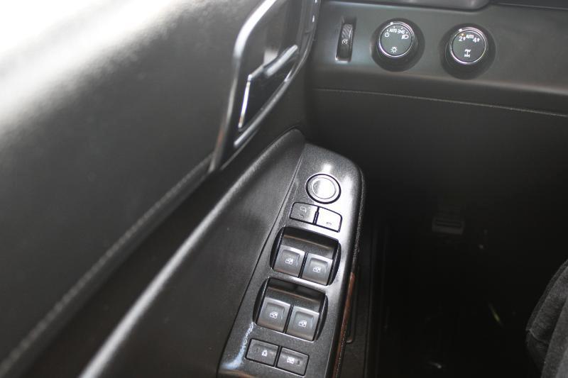 Chevrolet Suburban 4WD 4dr LT 2020