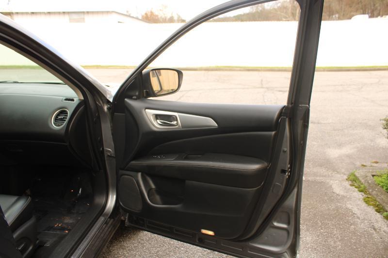 Nissan Pathfinder FWD SL 2020