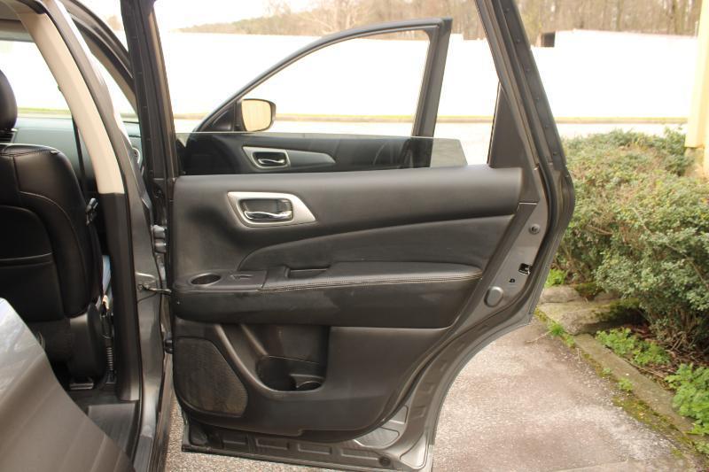 Nissan Pathfinder FWD SL 2020