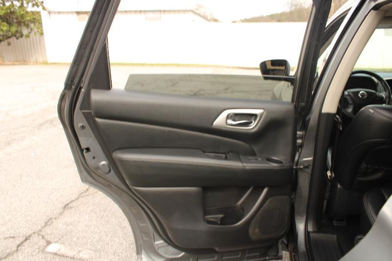 Nissan Pathfinder FWD SL 2020