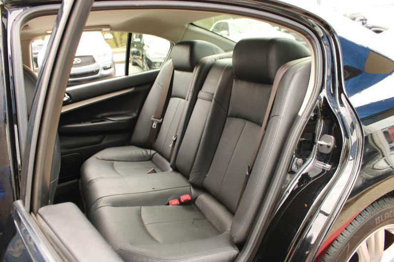 Infiniti Q40 4dr Sdn RWD 2015