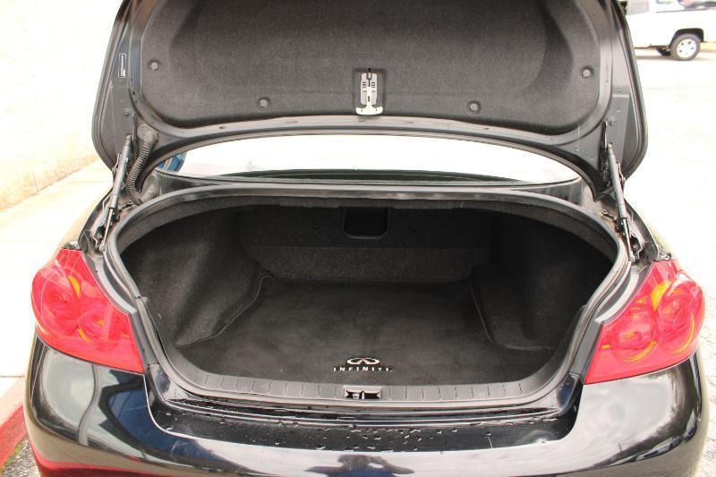 Infiniti Q40 4dr Sdn RWD 2015