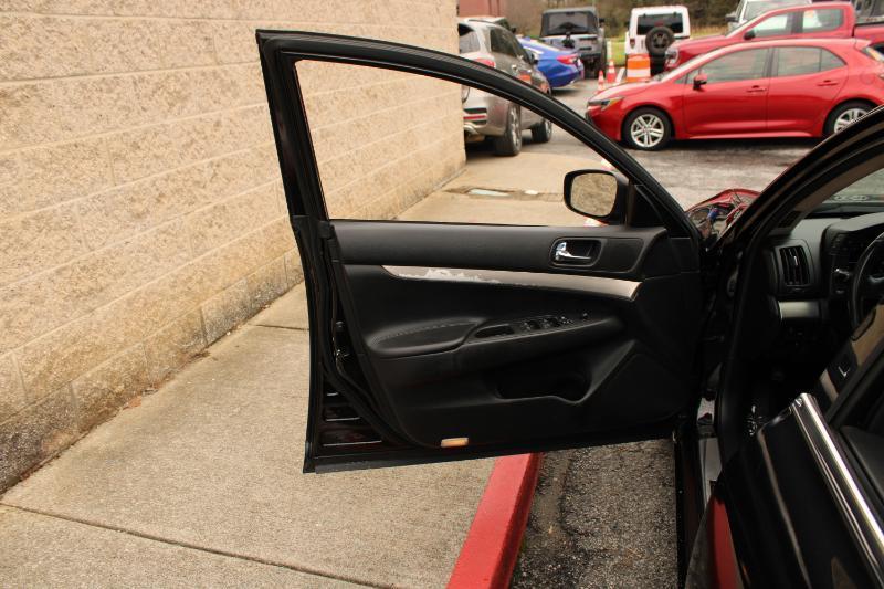 Infiniti Q40 4dr Sdn RWD 2015