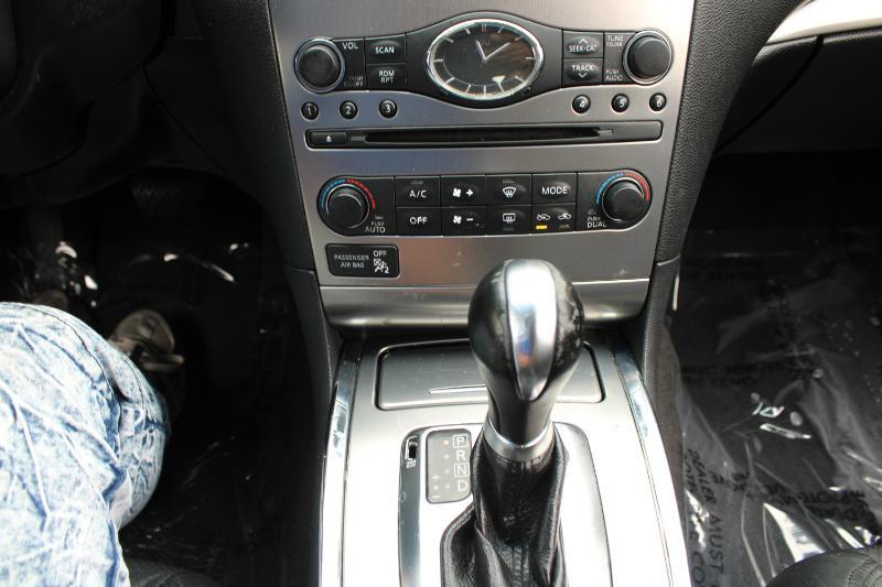 Infiniti Q40 4dr Sdn RWD 2015