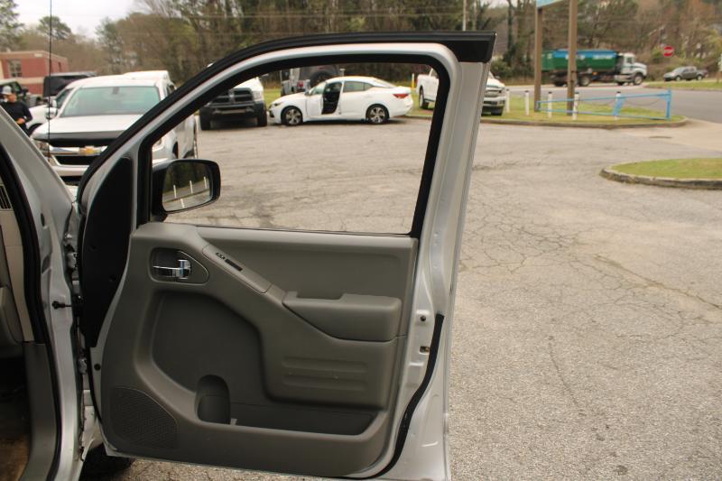 Nissan Frontier 2WD Crew Cab SWB Auto Desert Runner 2016