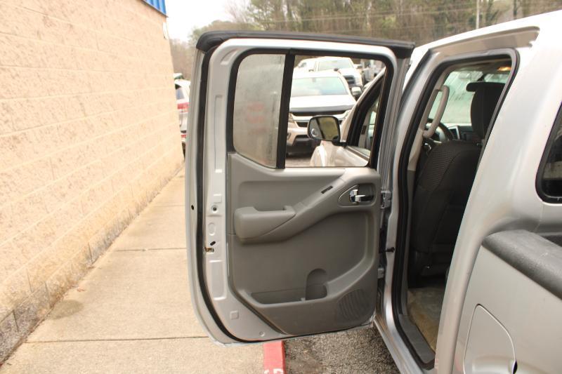 Nissan Frontier 2WD Crew Cab SWB Auto Desert Runner 2016